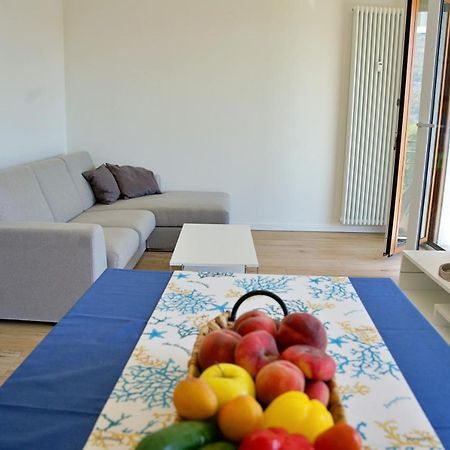The Blue - Lake / City View Modern Apt Near Villa Olmo Como Buitenkant foto