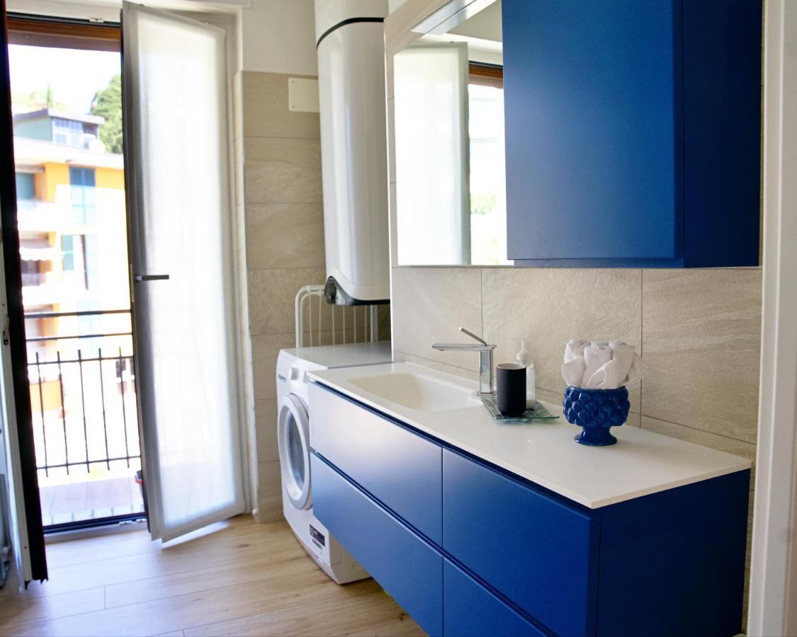 The Blue - Lake / City View Modern Apt Near Villa Olmo Como Buitenkant foto